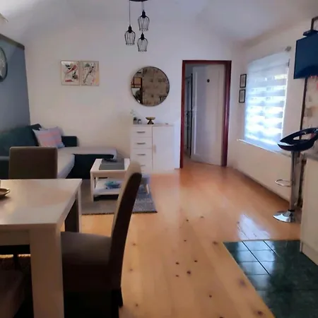 Kum Apartment *