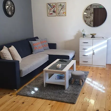 Kum Apartment *
